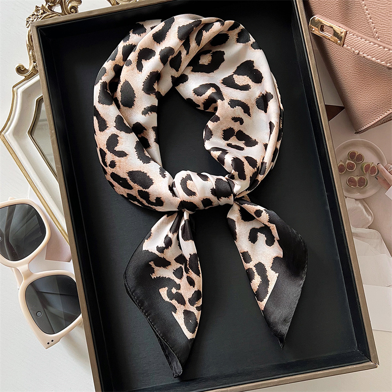 Silk Scarf Square - 70cm 스퀘어 럭셔리 레오파드 프린트 실크