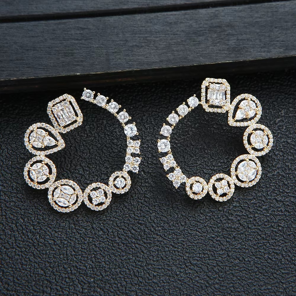 Women Accessories Dubai - 여성을위한 럭셔리 라운드 스터드 귀걸이 웨딩