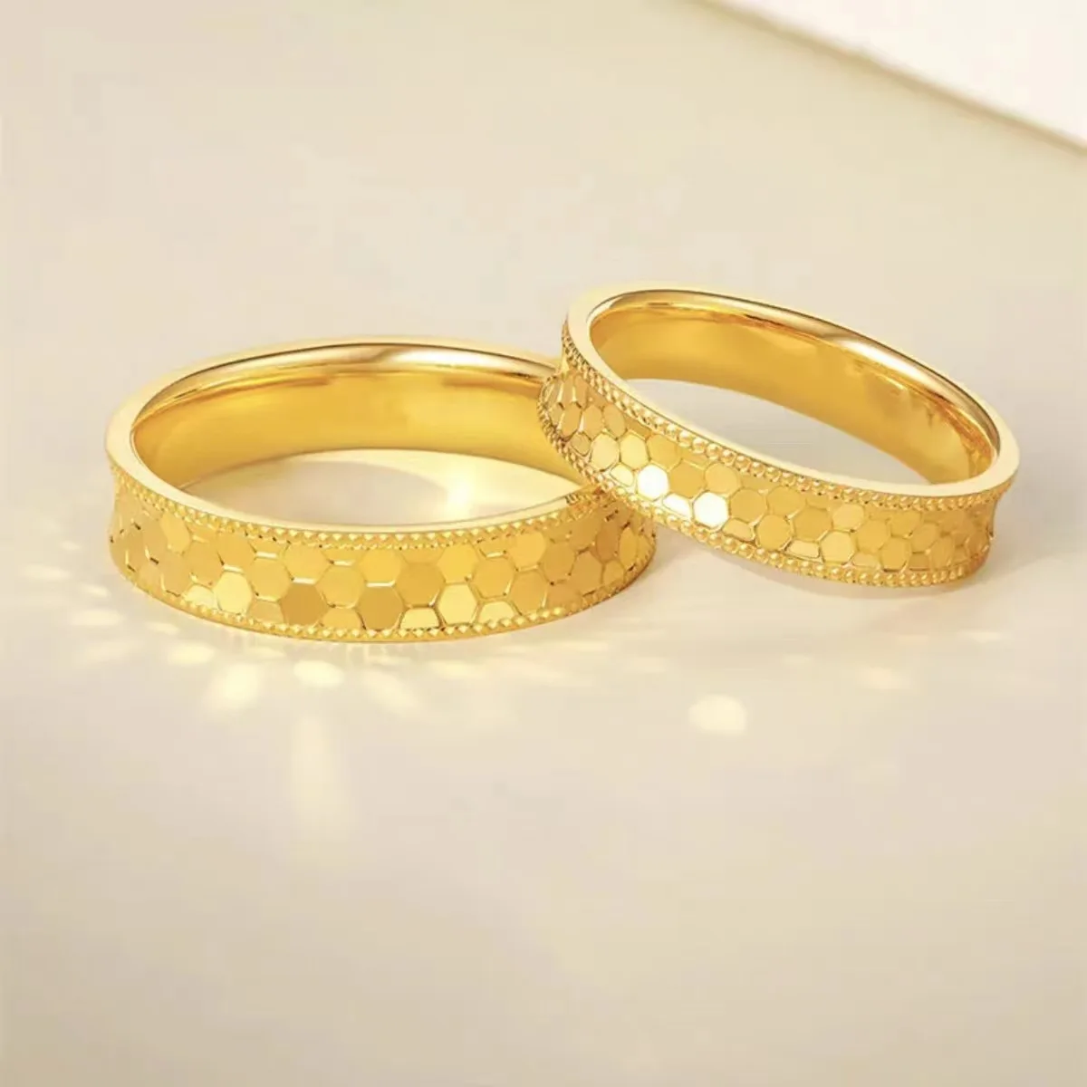 퓨어 골드 컬러 샤인 벌집 반지, 커플 결혼 반지, 여 - Women Accessories Dubai 리뷰 및 가격