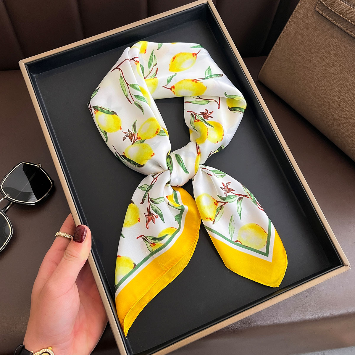 2025 여성을위한 새로운 노란색 레몬 인쇄 스퀘어 실 - Silk Scarf Square 리뷰 및 가격